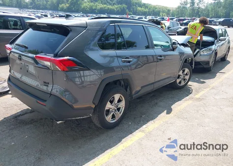 2022 Toyota Rav4 Xle z USA, uszkodzony, nr VIN 2T3P1RFV9NW310895